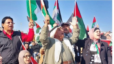 وقفة احتجاجية في القدس تنديدا بسياسة التوسع الاستيطاني 