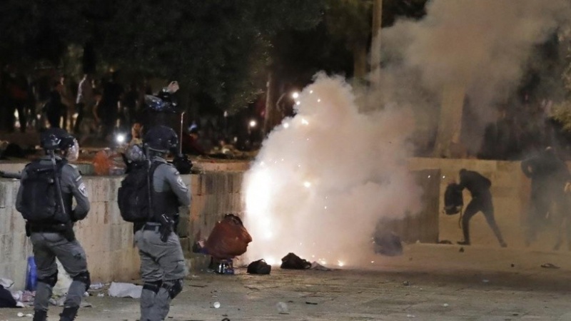Iranpress: المقاومة الفلسطينية في جنين تخوض اشتباكات شرسة مع قوات الصهاينة
