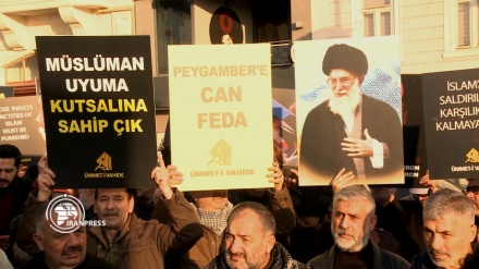مسلمانان ترکیه اهانت شارلی‌ابدو به‌ مرجعیت را محکوم کردند 