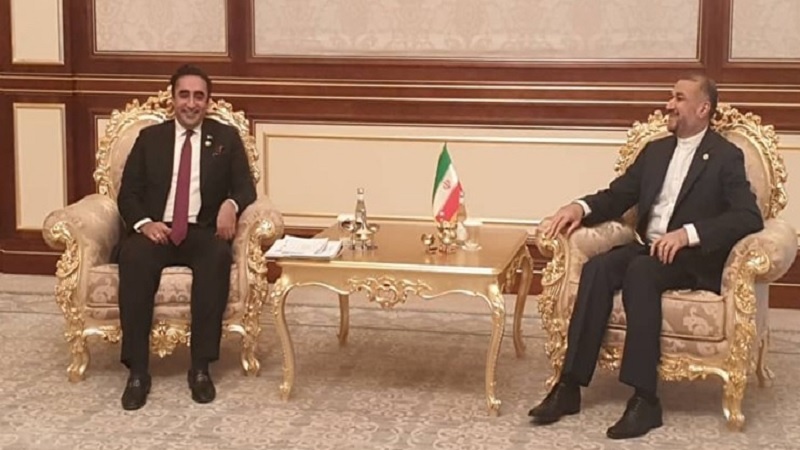 وزيرا خارجية إيران وباكستان يبحثان التعاون الثنائي بين البلدين