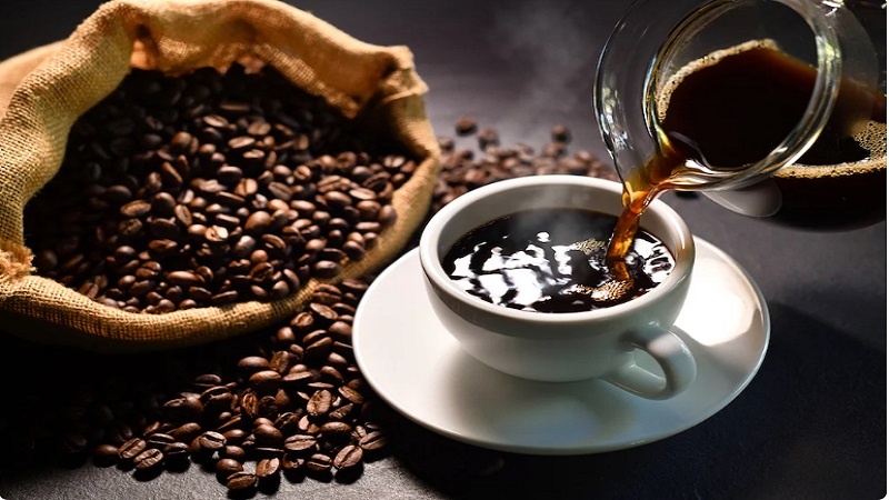 Iranpress: شرب أكثر من فنجان قهوة باليوم يمكن أن يقتل هؤلاء!