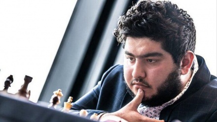 لاعب إيراني للشطرنج يفوز في بطولة ‘تاتا ستيل’