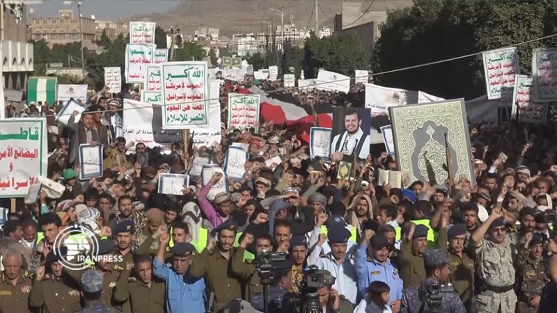 Iranpress: تظاهرة الآلاف من اليمنيين تنديدًا بإحراق القرآن الكريم