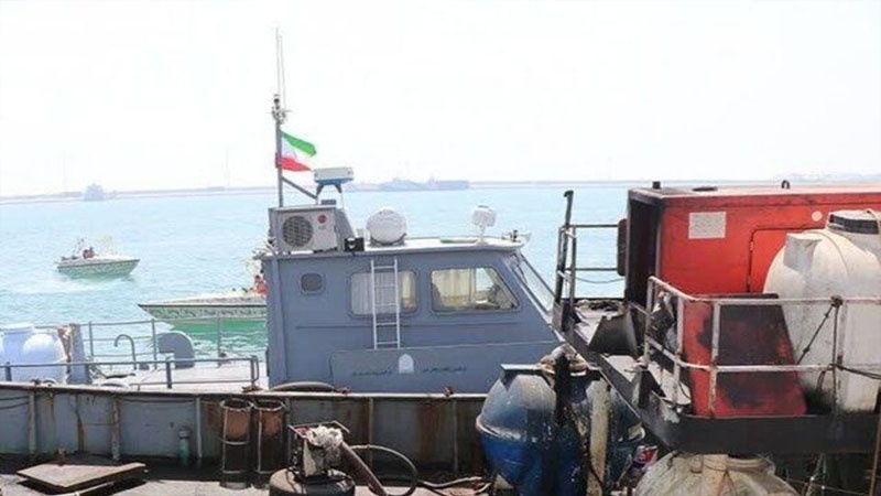 Iranpress: إيران توقف 5 سفن محملة بوقود مهرب في الخليج الفارسي