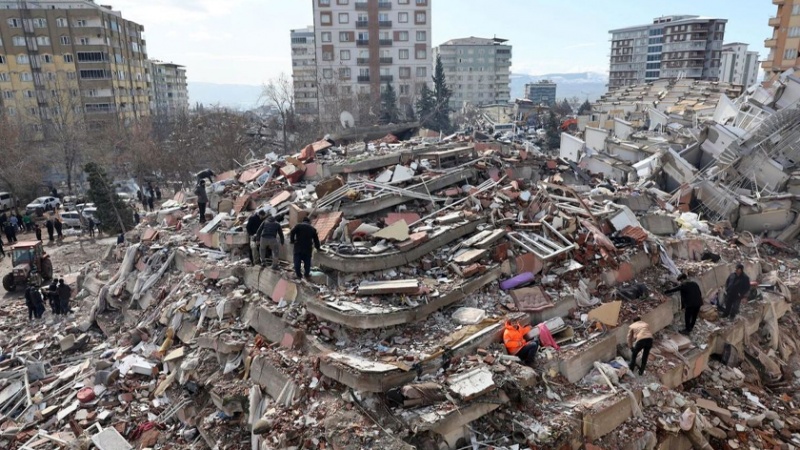 Iranpress: زلزال سوريا وتركيا .. عدد القتلى تجاوز 39 ألفا 