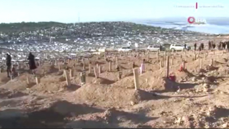 Iranpress: شاهدوا .. صور مرعبة من مقابر مدن ضربها الزلزال في تركيا