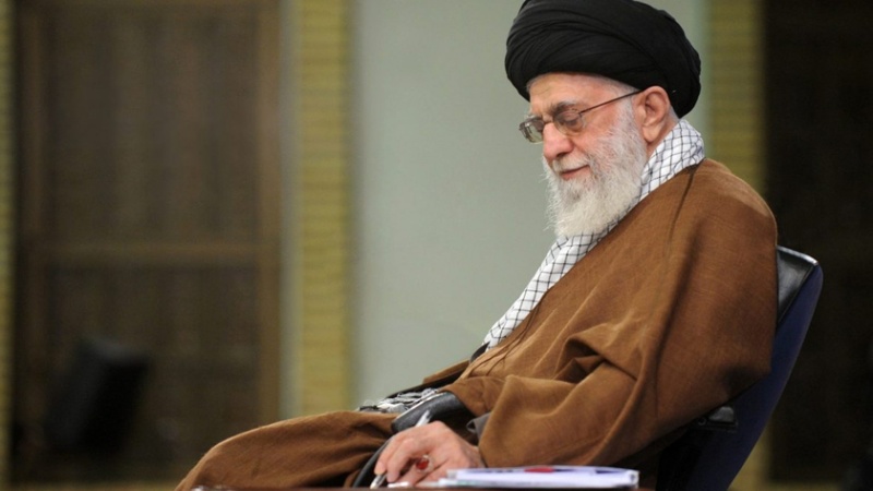 Iranpress: قائد الثورة يوافق على عفو وتخفيف عقوبة عدد كبير من المتهمين والمدانين 
