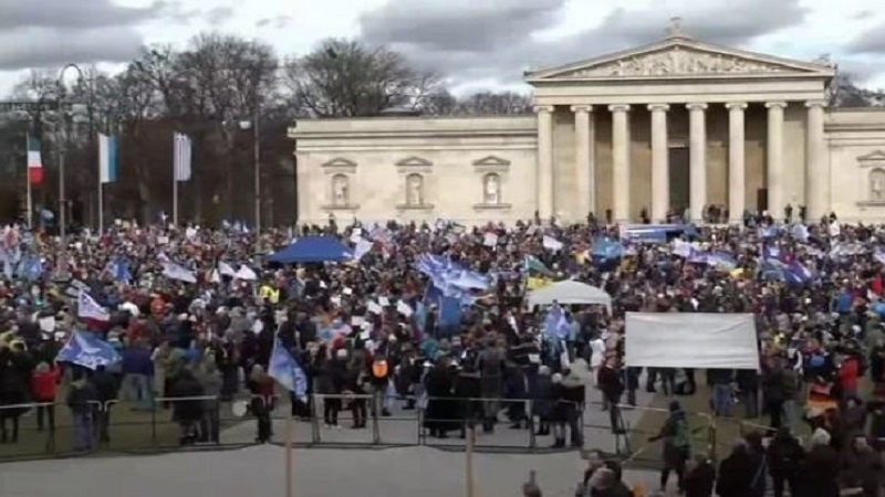 Iranpress: شاهد بالفيديو..الشعب الالماني يتظاهر ضد مؤتمر ميونخ للأمن