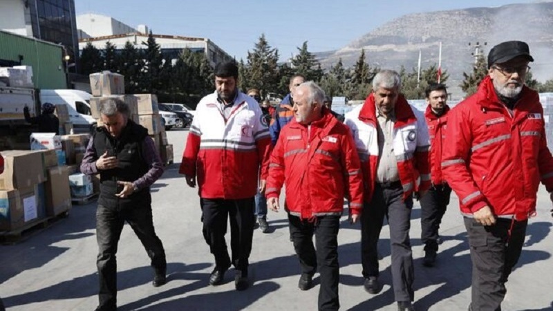 Iranpress: تركيا تقدر مساعدة جمعية الهلال الأحمر الإيراني لإنقاذ منكوبي الزلزال