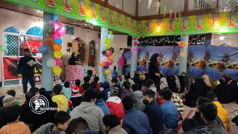 Iranpress: احتفالات مولد الإمام الحسين (عليه السلام) في كشمير