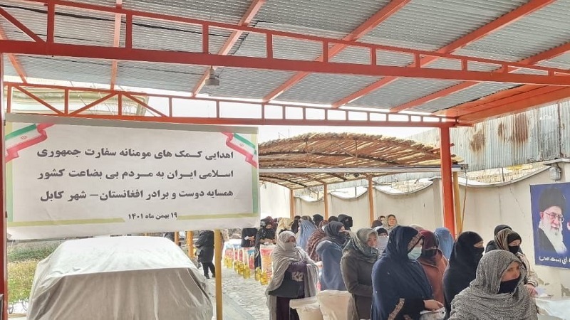 Iranpress: توزيع شحنة جديدة من المساعدات الإيرانية بين الشعب الأفغاني