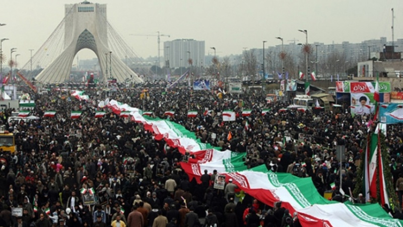 Iranpress:  انطلاق مسيرات احياء الذكرى الـ44 لانتصار الثورة الإسلامية في ايران