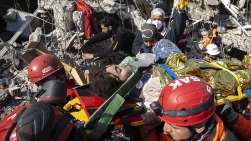 Iranpress: ارتفاع وفيات الزلزال في تركيا وسوريا إلى أكثر من 43 ألفًا 
