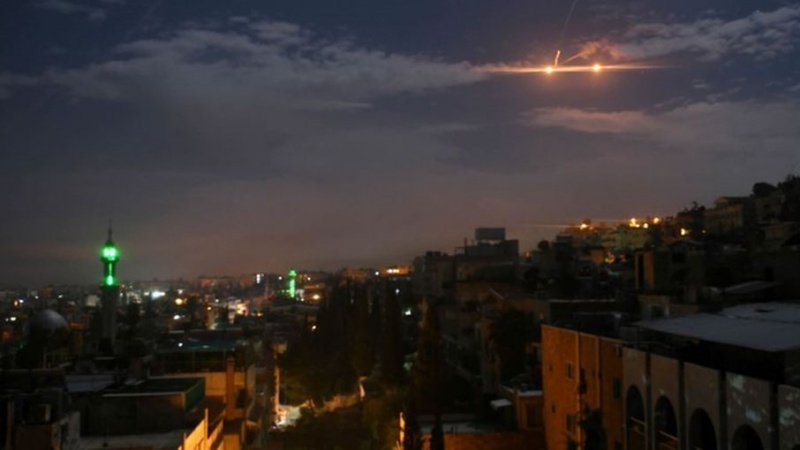 Iranpress: استشهاد ۵ وإصابة 15 جراء عدوان إسرائيلي على نقاط في دمشق ومحيطها