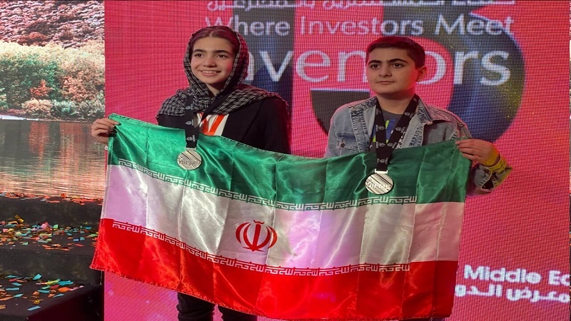 Iranpress: أخ وأخت إيرانيان يفوزان بفضية المعرض الدولي للاختراعات في الكويت