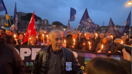 مظاهرات ليلية في إيطاليا.. أوقفوا الحرب في أوكرانيا