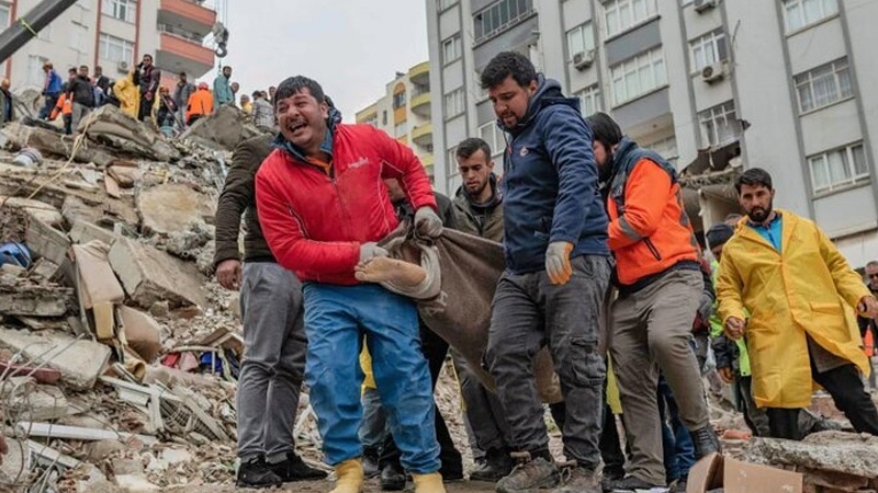 Iranpress: ارتفاع أعداد ضحايا الزلزال في تركيا وسوريا إلى أكثر من 19 ألفا و800 قتيل