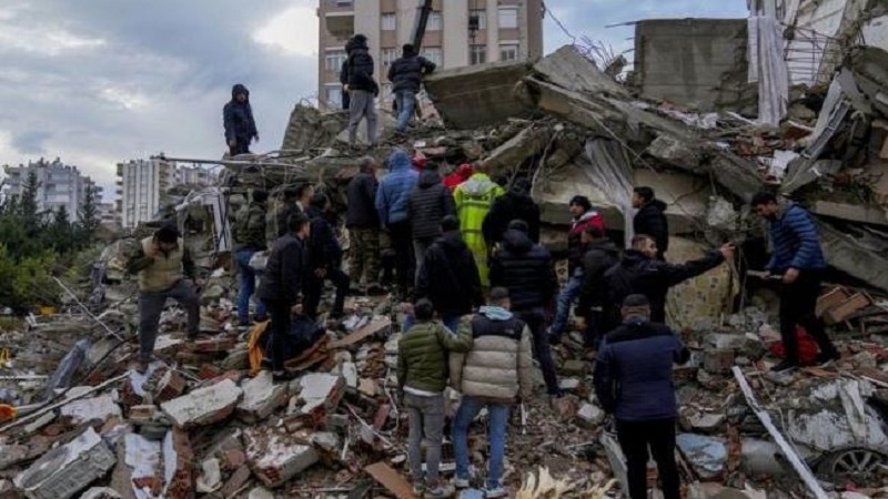 Iranpress: ارتفاع عدد قتلى زلزال تركيا وسوريا إلى أكثر من 25 ألف شخص
