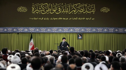 قائد الثورة الإسلامية : يوم السبت الماضي كان يومًا تاريخيًا 