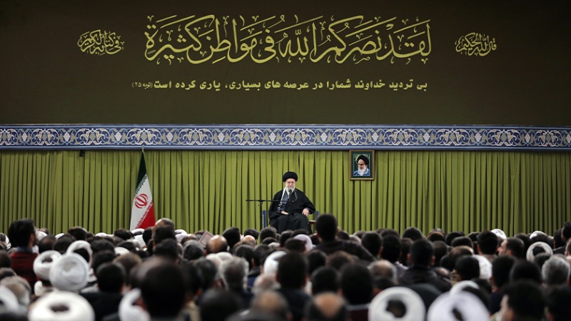 Iranpress: قائد الثورة الإسلامية : يوم السبت الماضي كان يومًا تاريخيًا 