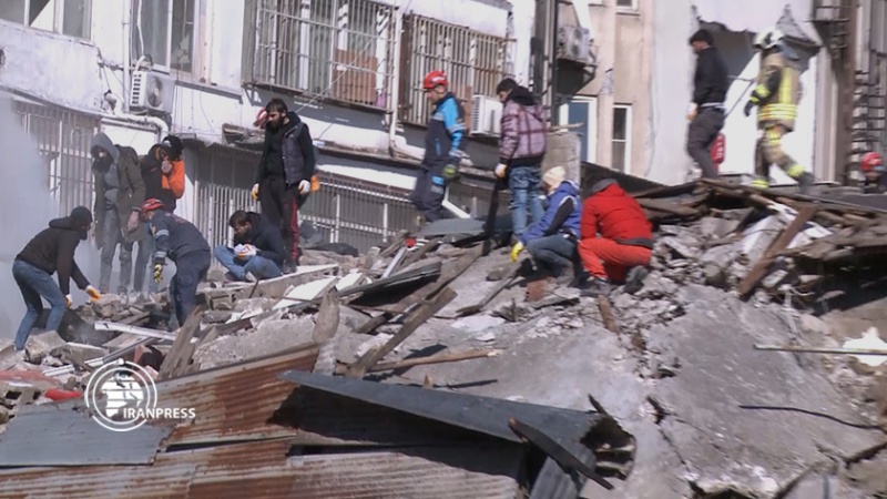Iranpress: زلزال تركيا.. منكوبون بالزلزال يطلبون مساعدات عاجلة