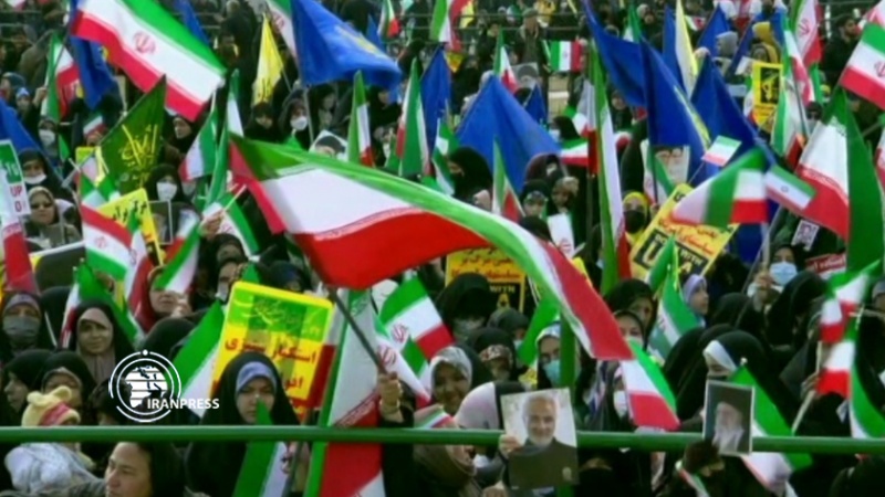 Iranpress: حضور كبير للشعب الإيراني في مسيرات 22 بهمن