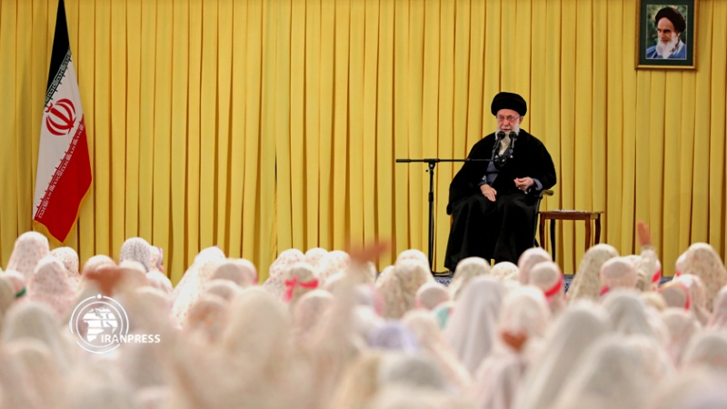Iranpress:  قائد الثورة يرعى إقامة حفل تكليف طالبات المدارس عشية ذكرى ولادة الإمام علي (ع)