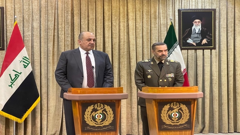 Iranpress: وزير الدفاع الإيراني يؤكد على تعزيز التعاون الدفاعي بين إيران والعراق