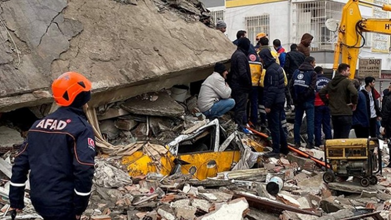 Iranpress: إعلان الحداد 7 أيام في تركيا بسبب الزلزال