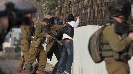 إصابة عشرات الفلسطينيين خلال مواجهات مع الاحتلال في القدس المحتلة 