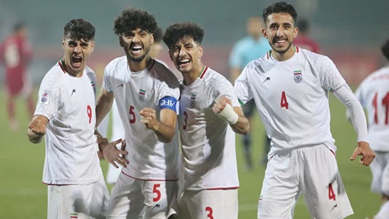 Iranpress:  شباب إيران لكرة القدم يفوز على نظيره القطري