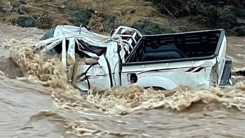 Iranpress: مصرع 4 اشخاص جراء فيضانات جنوبي السعودية