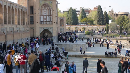 گردشگران پل‌های تاریخی اصفهان در قاب ایران‌پرس