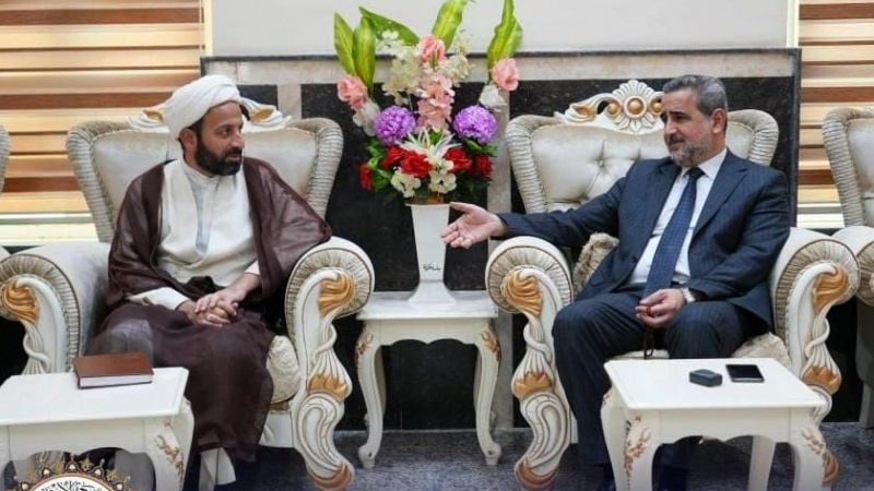 Iranpress: رئيس الجامعة الإسلامية في النجف الأشرف يلتقي رئيس جامعة جهرم الإيرانية 