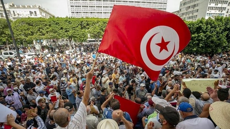 Iranpress: آلاف التونسيين يتظاهرون ضد الأوضاع الاقتصادية
