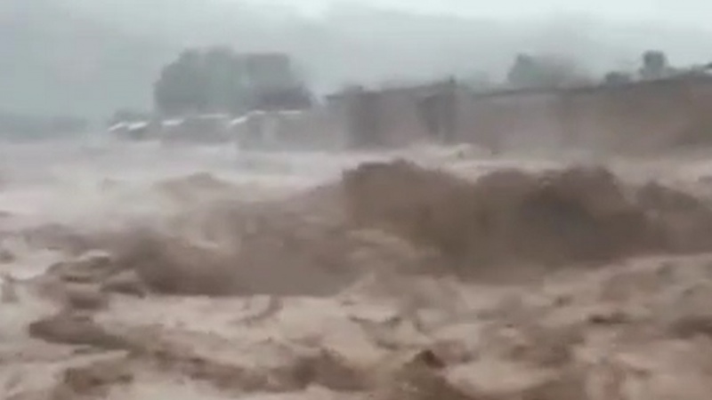 Iranpress: بالفيديو..فيضانات تدمر مئات المنازل في ولاية بلخ الأفغانية