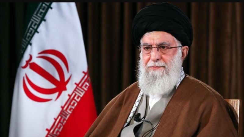 Iranpress: قائد الثورة يلقي كلمة بمرقد الامام الرضا (ع) بمدينة مشهد