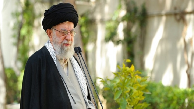 Iranpress: قائد الثورة يؤكد على ضرورة متابعة ملف تسمم التلامذة في إيران