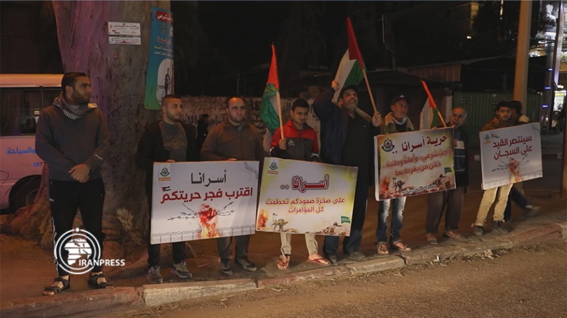 Iranpress: "وقفات غضب" في قطاع غزة تضامنًا مع الأسرى وتنديدًا بمجزرة جنين