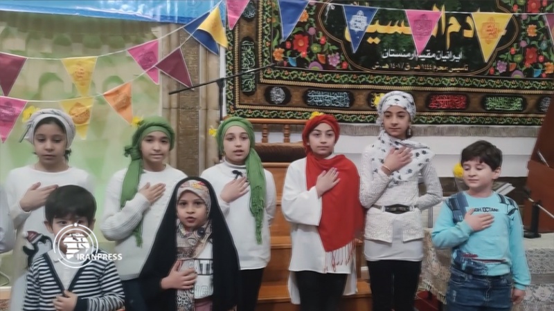 Iranpress: احتفالات في مسجد ‘‘جامع كبود’ ’بيريفان بمناسبة ذكرى مولد الإمام المهدي (عج)