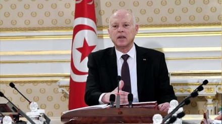 الرئيس التونسي يقرر حل المجالس البلدية
