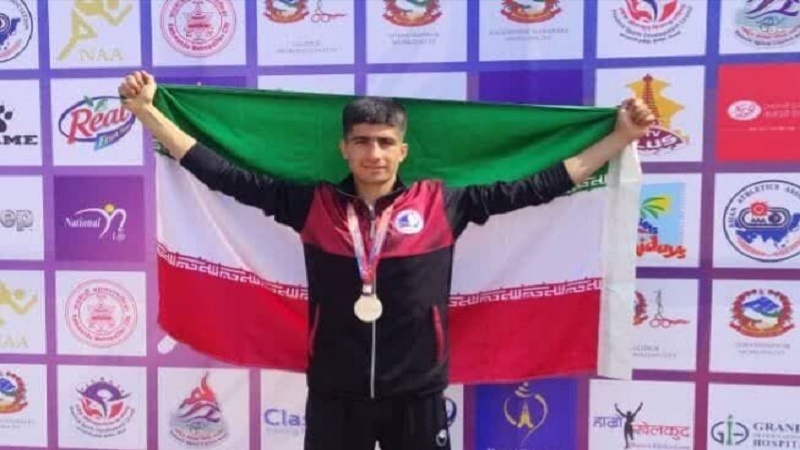 Iranpress: عدّاء إيراني يحرز لقب الوصافة في بطولة شباب آسيا للعدو الريفي