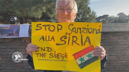 إيطاليون يحتجون على استمرار العقوبات الغربية على سوريا