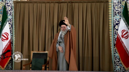 قائد الثورة الإسلامية : العدو يسعى للقضاء على مكامن القوة في إيران الإسلامية
