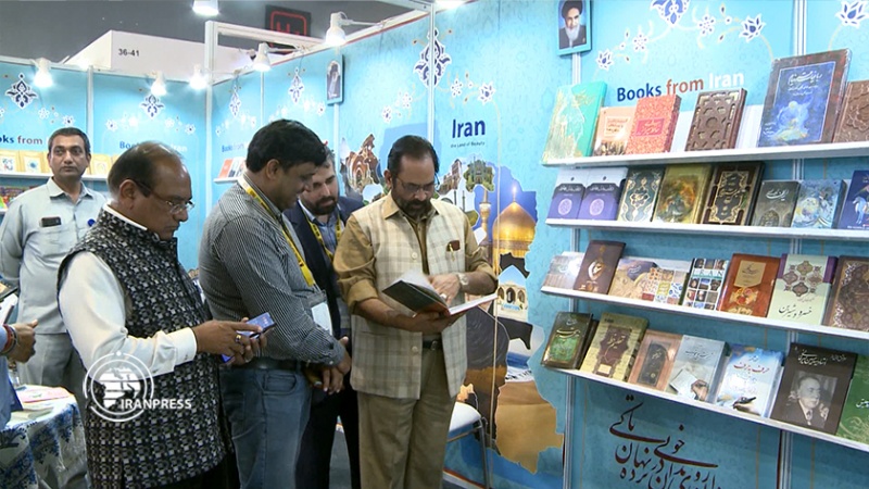 Iranpress: معرض نيودلهي للكتاب؛ عرض للتعريف بإيران بلغات مختلفة