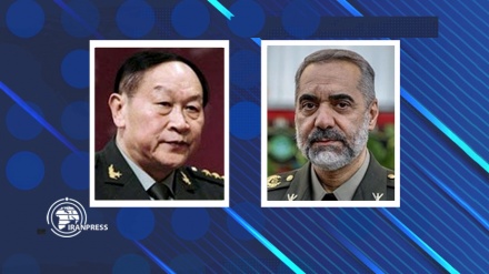 وزير الدفاع الإيراني يهنئ نظيره الصيني الجديد