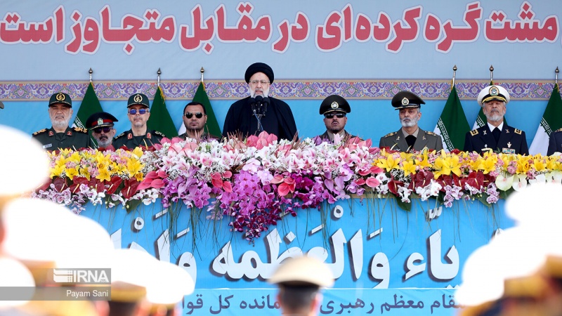 Iranpress: الرئيس الإيراني: الشعب الإيراني واثق بجيشه وقواته المسلحة