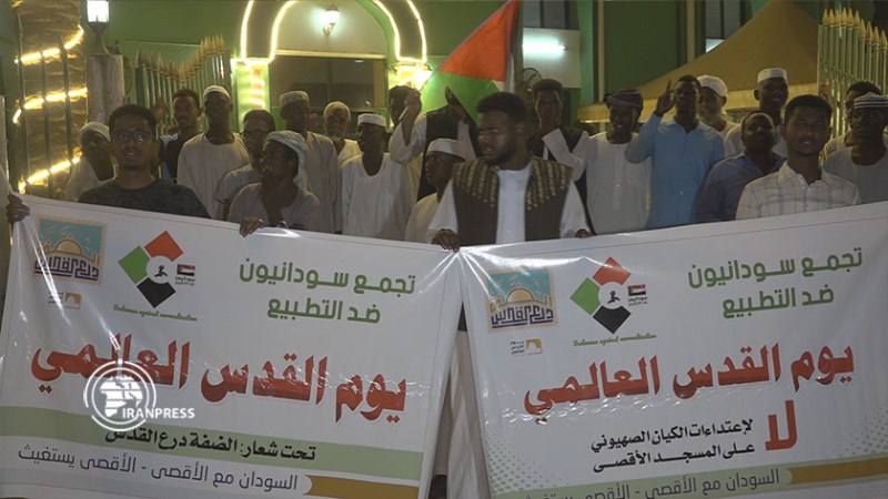 Iranpress: السودانيون يقيمون مسيرات يوم القدس العالمي وسط الخرطوم 