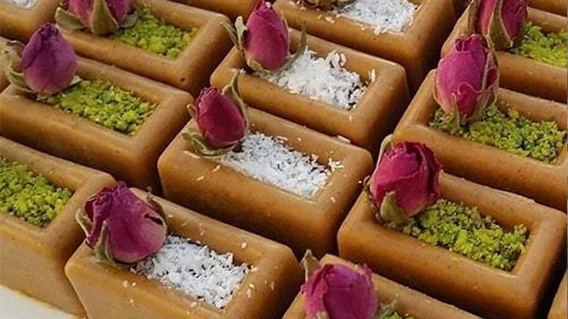 Iranpress: ‘رنكينك’ حلوى تقليدية إيرانية على موائد الإفطار