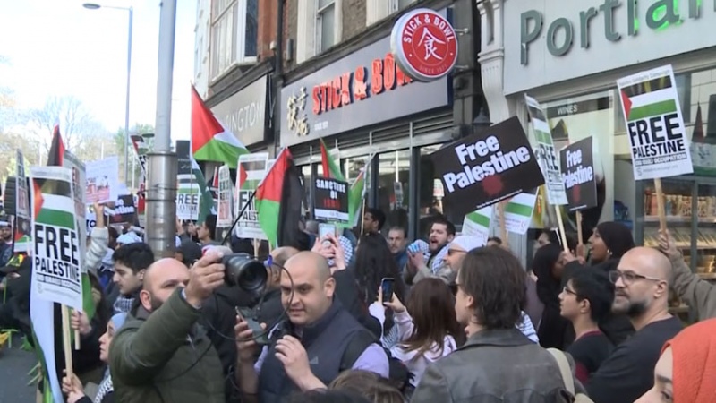 Iranpress: تواصل المسيرات في لندن بمناسبة يوم القدس العالمي